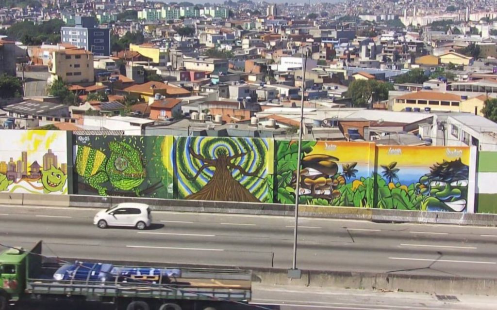 Grafite nas barreiras antirruído da Dutra